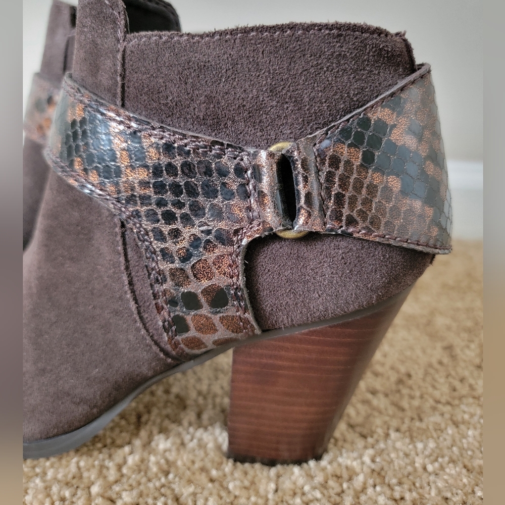 Donald J Pliner Selita 8M Suede Booties - Picture 3 of 9